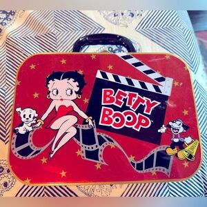 Betty Boop Tin lunch box 2002 unique film pics